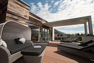 Panorama-Terrasse mit Blick auf die Karnischen Alpen